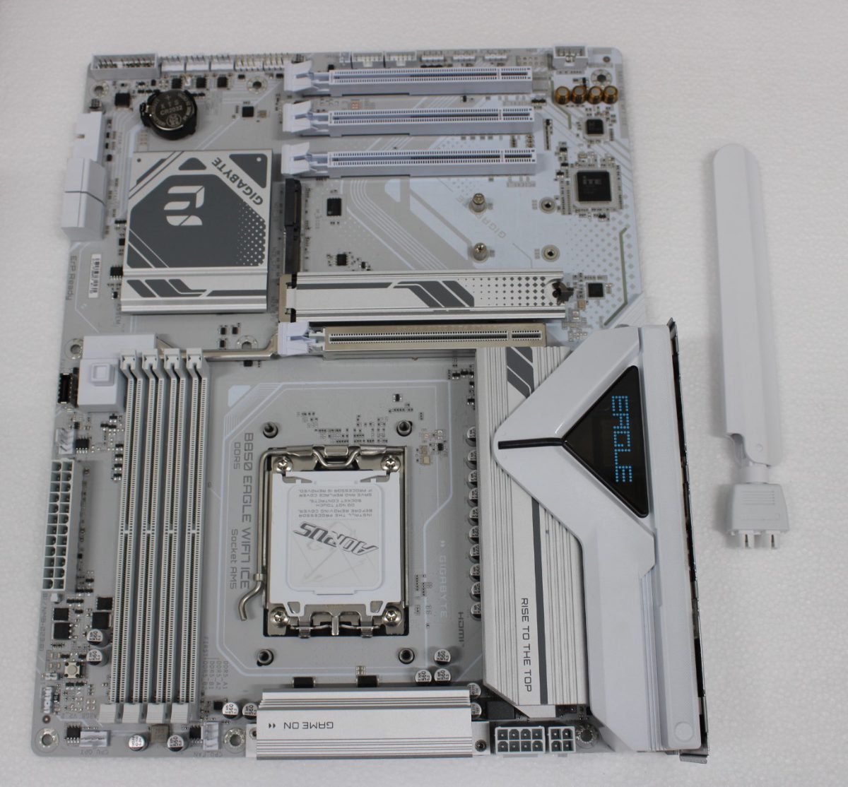 Gigabyte B850 EAGLE WF7 ICE, Processor family AMD, Processor socket AM5, Number of SATA connectors 4, USED, REFURBISHED, WITHOUT ACCESSORIES, ONLY BACK PANEL, AND ANTENA INCLUDED