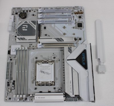 Gigabyte B850 EAGLE WF7 ICE, Processor family AMD, Processor socket AM5, Number of SATA connectors 4, USED, REFURBISHED, WITHOUT ACCESSORIES, ONLY BACK PANEL, AND ANTENA INCLUDED