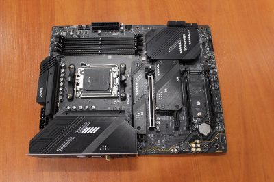 MSI MAG X670E TOMAHAWK WIFI, Processor family AMD, Processor socket AM5, DDR5, Number of SATA connectors 4, USED, REFURBISHED, WITHOUT ACCESSORIES AND ORIGINAL PACKAGING, ONLY BACK PANEL INCLUDED