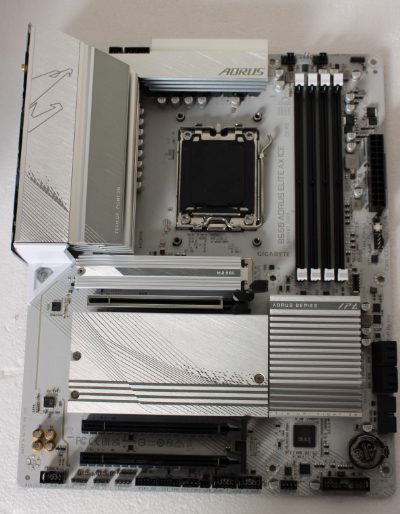 Gigabyte USED, REFURBISHED, WITHOUT ACCESSORIES, ONLY BACK PANEL INCLUDED