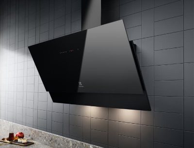 Electrolux skursteņa tipa nosūcējs, 90 cm, melns