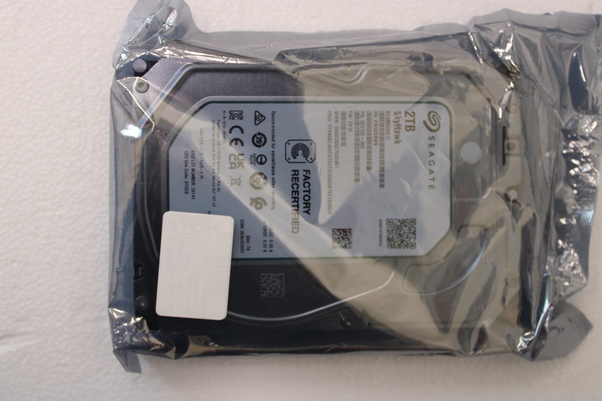 SEAGATE ST2000VX017 SkyHawk Surveillance 2 TB, 256 MB, SATA 6Gb/s, SALE OUT. Seagate ST2000VX017 SkyHawk Surveillance, 2000 GB